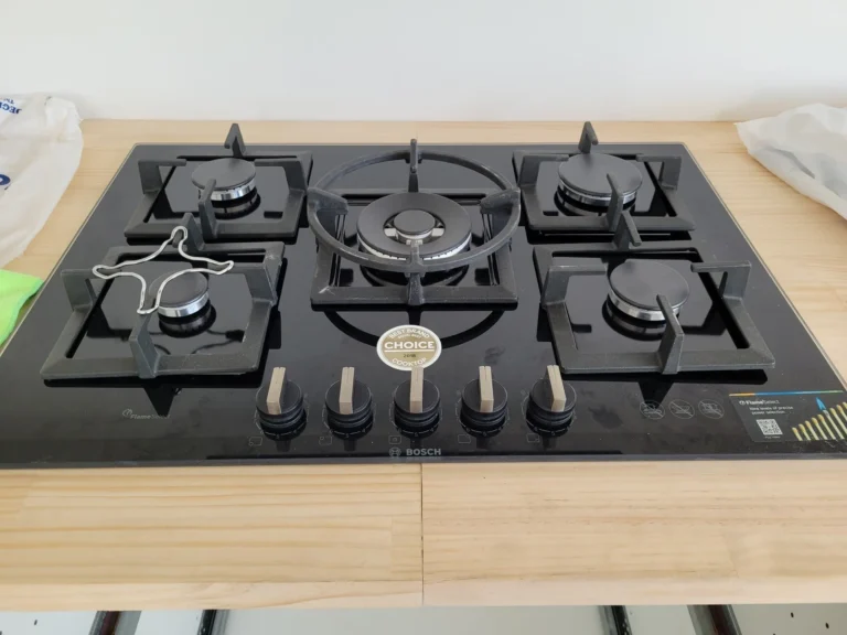 New black glass five-burner gas cooktop