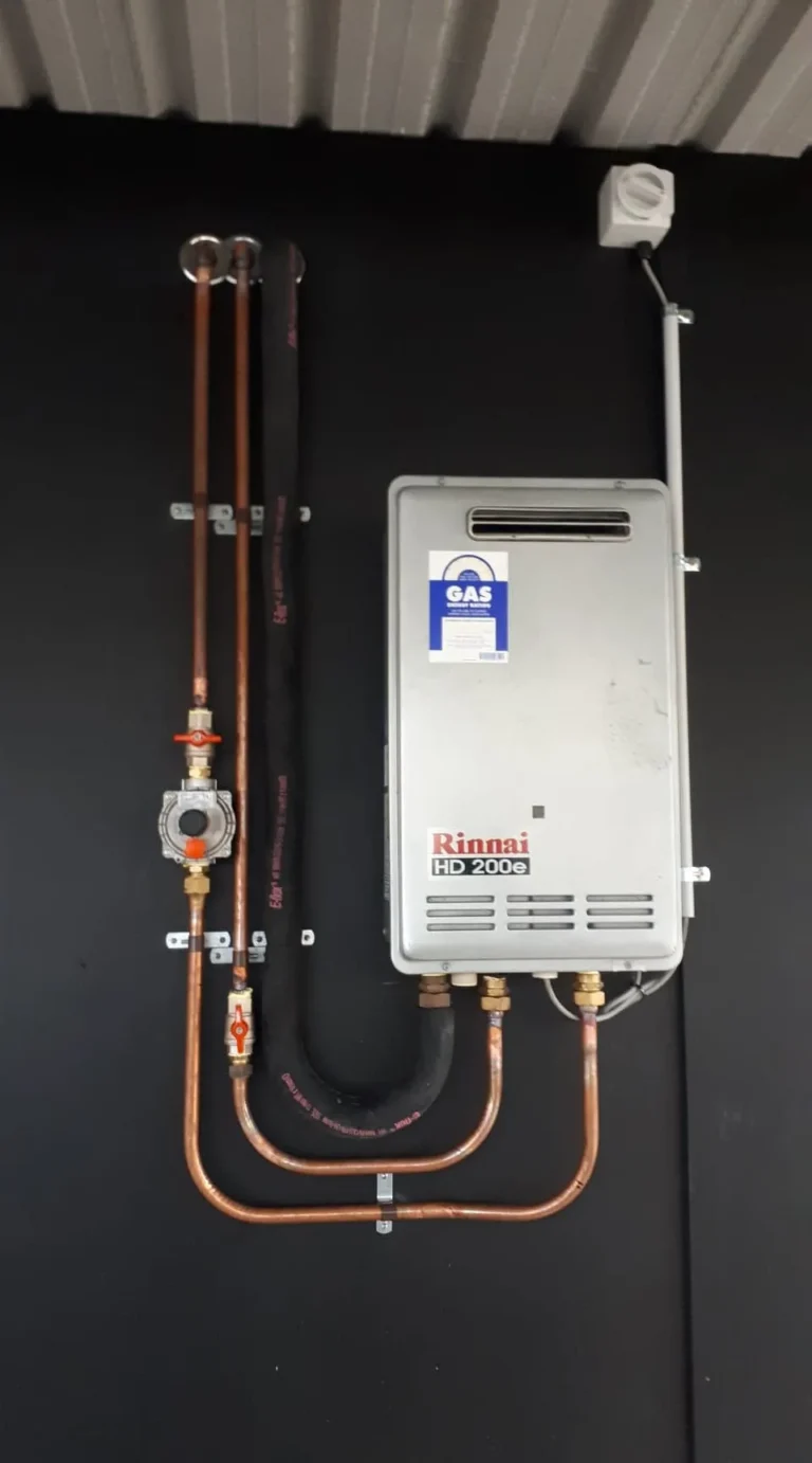 Continuous-flow gas water heater with new copper pipework